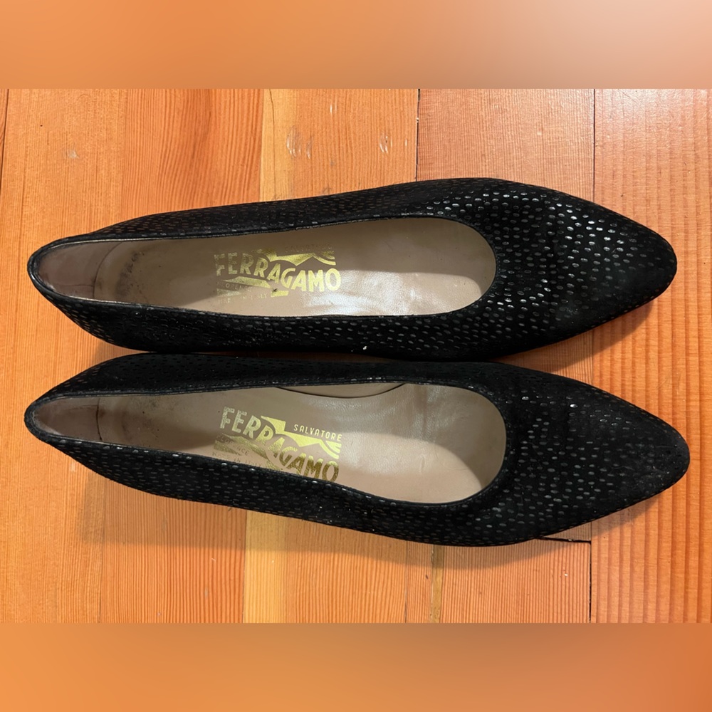 Salvatore Ferragamo Black Textured Pointed Toe Low Heel Pumps 8.5 B DS 28869